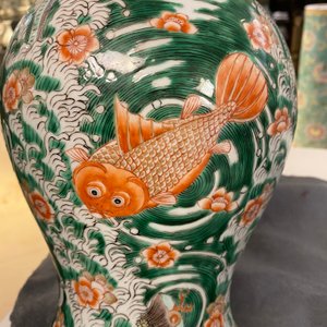Un vase de forme 'yenyen' en porcelaine de Chine famille verte, marque de Kangxi, 19ème — photo 13