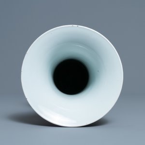Un vase de forme 'yenyen' en porcelaine de Chine famille verte, marque de Kangxi, 19ème — photo 5