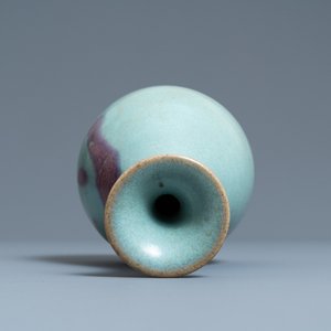 Un vase de forme 'yuhuchunping' à émail junyao, probablement Yuan ou Song — photo 5