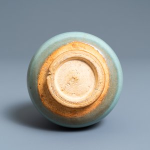 Un vase de forme 'yuhuchunping' à émail junyao, probablement Yuan ou Song — photo 6