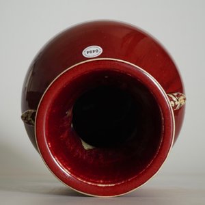 Un vase de forme yuhuchunping en porcelaine de Chine monochrome sang de boeuf, 18/19ème — photo 12