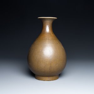 Un vase de forme 'yuhuchunping' en porcelaine de Chine 'teadust' monochrome, marque et époque de Guangxu — photo 4