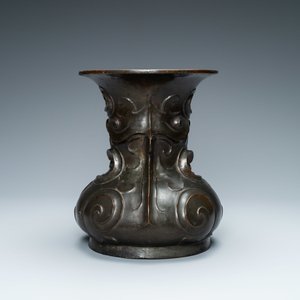 Un vase de forme 'zun' à décor zoomorphe en bronze, Chine, Kangxi — photo 3