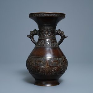Un vase de style archaïque en bronze, marque de Xuande, 18ème — photo 3