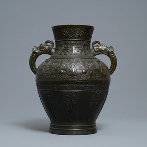 Un vase de style archaïque en bronze, Qianlong — photo 1