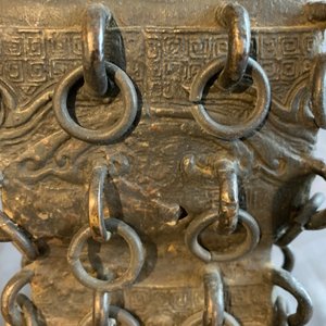 Un vase de type fanggu muni d'anneaux en bronze, Chine, Ming — photo 13
