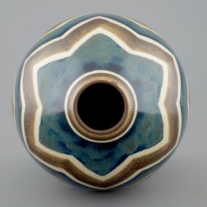 Un vase de type grès au décor trichrome de Charles Catteau pour Boch Kéramis, 1ère moitié du 20ème — photo 5