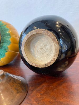 Un vase de type Jizhou, un bol Jian et un vase à fond jaune, Chine, Song et postérieur — photo 4