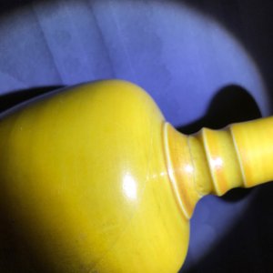 Un vase de type 'laifu zun' en porcelaine de Chine jaune monochrome, Kangxi — photo 13
