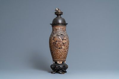 Un vase en biscuit ajouré à décor de lions bouddhistes monté en lampe, Chine, 19ème