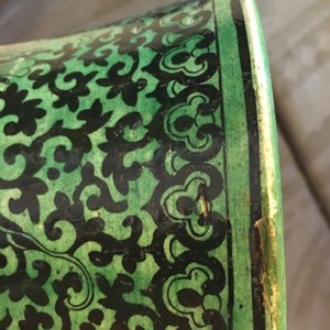 Un vase en biscuit verte-noire aux rinceaux de lotus, Chine, Kangxi — photo 8