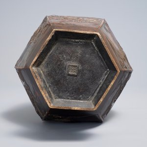 Un vase en bronze et émaux champlevés, marque en relief, Japon, 19ème — photo 6
