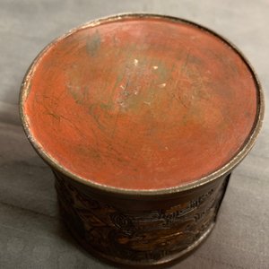 Un vase en bronze incrusté, un brûle-parfum et un pot à pinceaux en cuivre aux traces de dorure, Japon, Meiji, 19ème — photo 17