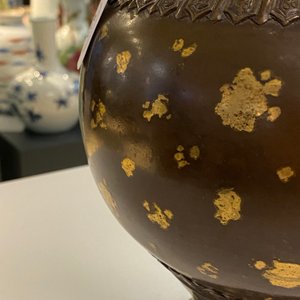 Un vase en bronze tâché d'or, marque de Qianlong, Qing — photo 24