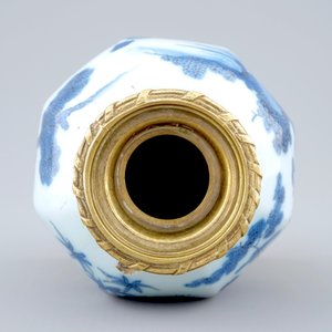 Un vase en Delft bleu et blanc monté en bronze, 17ème — photo 5