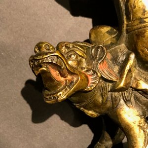 Un vase en émaux cloisonnés et un groupe en bronze doré, Chine, 18/19ème — photo 27