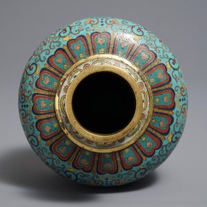 Un vase en émaux cloisonnés, marque de Qianlong, 19/20ème — photo 6