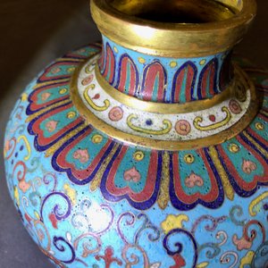 Un vase en émaux cloisonnés, marque de Qianlong, 19/20ème — photo 9