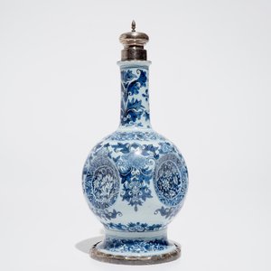 Un vase en faïence de Delft à monture en argent, Samuel van Eenhoorn, 1678 - 1686 — photo 8