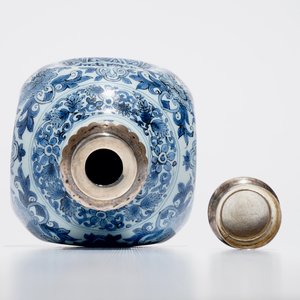 Un vase en faïence de Delft à monture en argent, Samuel van Eenhoorn, 1678 - 1686 — photo 9
