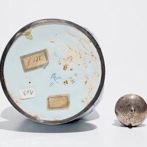 Un vase en faïence de Delft à monture en argent, Samuel van Eenhoorn, 1678 - 1686 — photo 10