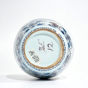 Un vase en faïence de Delft bleu, blanc et manganèse à décor de chinoiserie, 17ème — photo 5