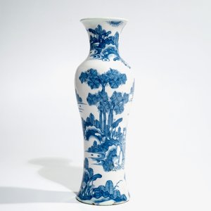 Un vase en faïence de Delft bleu et blanc à décor chinoiserie, 2ème moitié du 17ème — photo 2