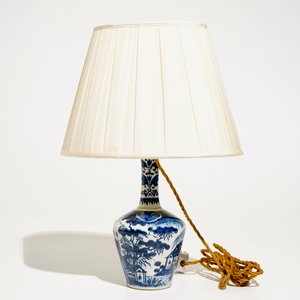 Un vase en faïence de Delft bleu et blanc à décor de chinoiserie, 18ème — photo 3