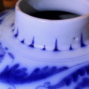 Un vase en faïence de Delft bleu et blanc à décor de chinoiserie, fin du 17ème — photo 9