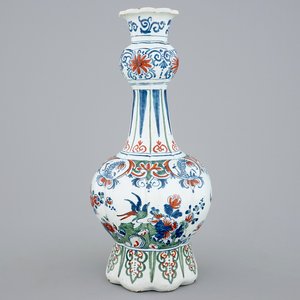 Un vase en faïence de Delft de palette cachemire, 18ème — photo 1