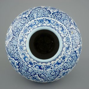 Un vase en faïence de Delft de très grande taille au décor millefleurs, fin du 17ème — photo 6