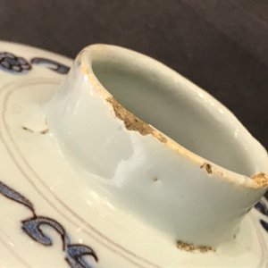 Un vase en faïence de Delft en bleu, blanc et manganèse à décor de chinoiserie, 2ème moitié du 17ème — photo 11