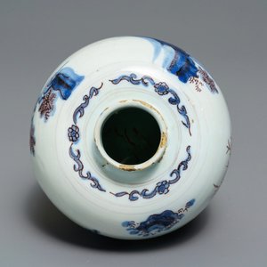 Un vase en faïence de Delft en bleu, blanc et manganèse à décor de chinoiserie, 2ème moitié du 17ème — photo 6