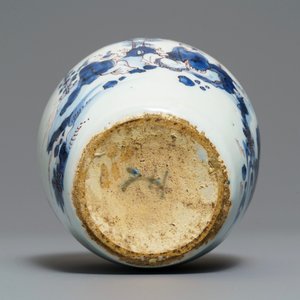 Un vase en faïence de Delft en bleu, blanc et manganèse à décor d'un éléphant, 2ème moitié du 17ème — photo 6
