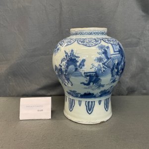 Un vase en faïence de Delft en bleu et blanc à décor chinoiserie avec un éléphant, fin du 17ème — photo 12