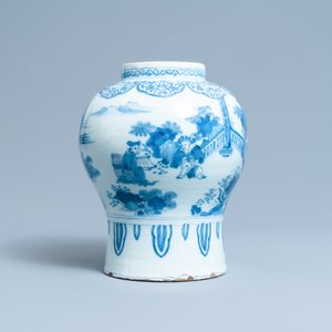 Un vase en faïence de Delft en bleu et blanc à décor chinoiserie avec un éléphant, fin du 17ème — photo 2