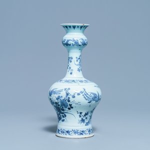 Un vase en faïence de Delft en bleu et blanc à décor chinoiserie, fin du 17ème — photo 2