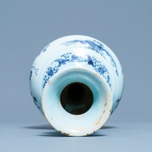 Un vase en faïence de Delft en bleu et blanc à décor chinoiserie, fin du 17ème — photo 6