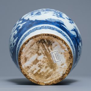Un vase en faïence de Delft en bleu et blanc à décor de chinoiserie, fin du 17ème — photo 5