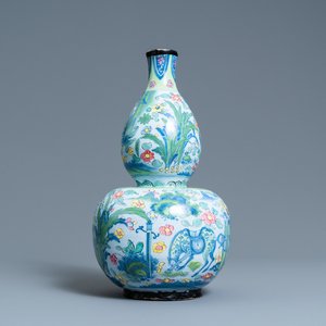 Un vase en faïence de Delft en bleu et blanc surdécorée, marque pseudo-chinois, vers 1700 — photo 1