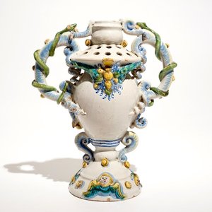 Un vase en faïence polychrome de Winterthur, Suisse, 17ème — photo 1
