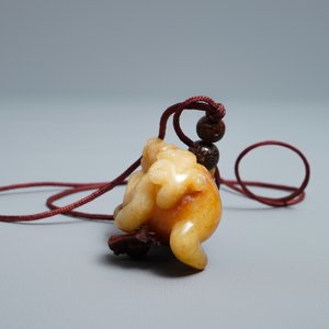 Un vase en forme de deux poissons et un modèle d'un chien en jade, Chine, 19/20ème — photo 11
