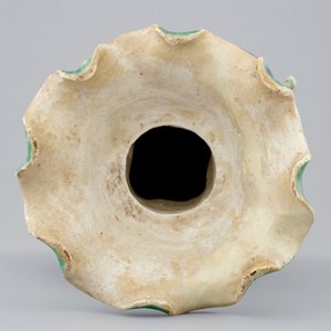 Un vase en forme de lotus en porcelaine de Chine famille noire, 19ème — photo 7