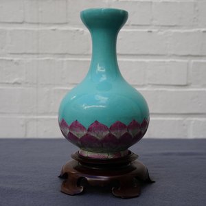 Un vase en forme de lotus en porcelaine de Chine famille rose, 19/20ème — photo 18