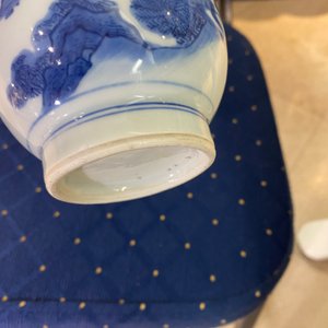 Un vase en forme de poire en porcelaine de Chine en bleu et blanc, époque Transition — photo 13