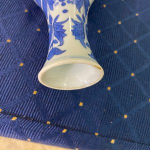 Un vase en forme de poire en porcelaine de Chine en bleu et blanc, époque Transition — photo 14