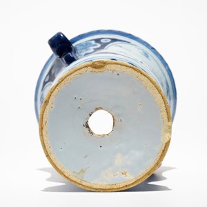 Un vase en forme d'urne en faïence de Delft bleu et blanc, 18ème — photo 6