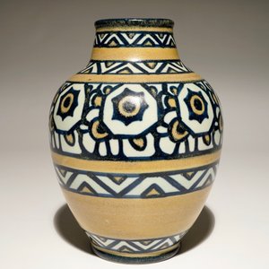 Un vase en grès aux fleurs stylisées, Charles Catteau pour Boch Frères Keramis, ca. 1924 — photo 3