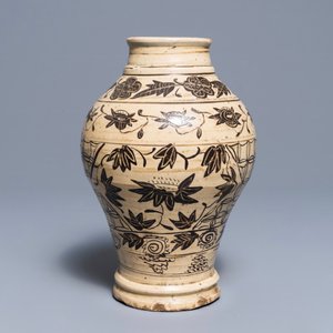 Un vase en grès de type Cizhou à décor peint, Yuan — photo 3