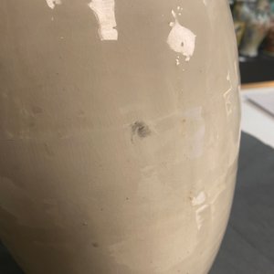Un vase en grès porcelaineux à émail beige de type Cizhou, Chine, Liao ou après — photo 13